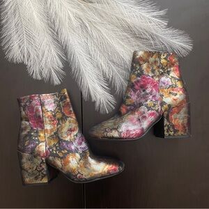 Kenneth Cole New York Women's Reeve Block Heel Metallic Floral Ankle Bootie